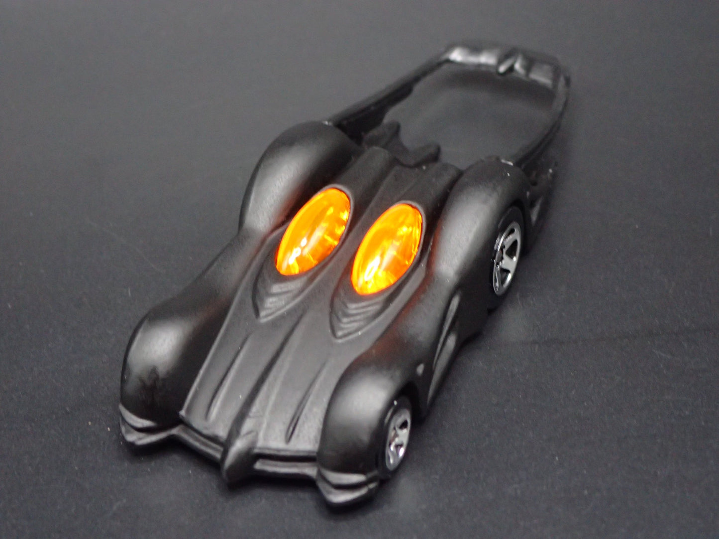 BATMAN CROOZE BATMOBILE BLACK 1:64 SCALE COLLECTIBLE DIORAMA DIECAST MODEL CAR