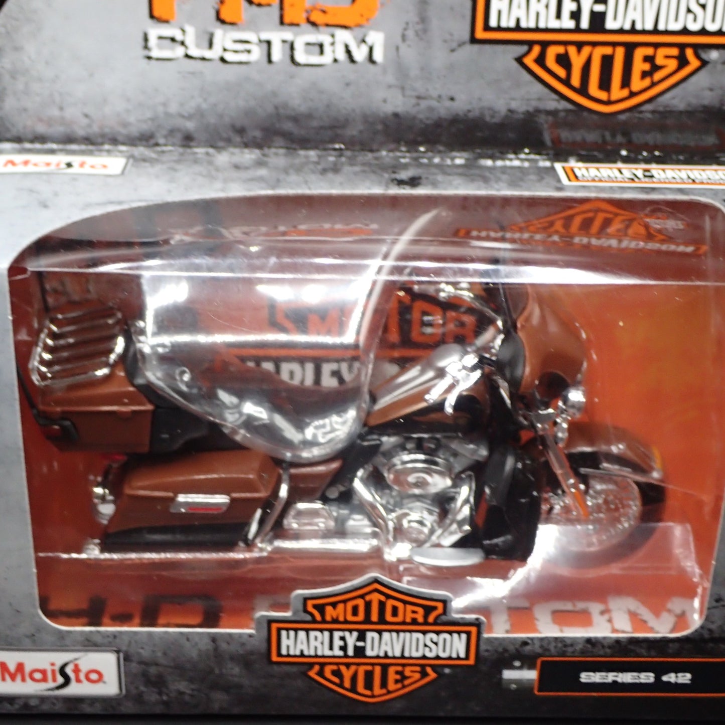 2013 FLHTK ELECTRA GLIDE ULTRA LIMITED HARLEY DAVIDSON SERIES 42 1/18 MOTORCYCLE
