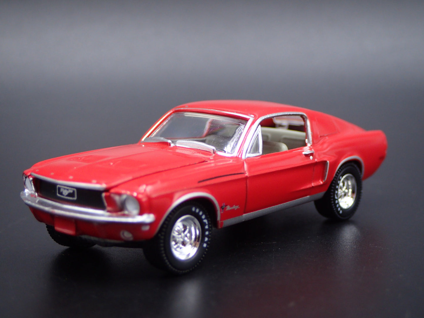 1968 68 FORD MUSTANG FASTBACK 1/64 SCALE COLLECTIBLE DIORAMA DIECAST MODEL CAR