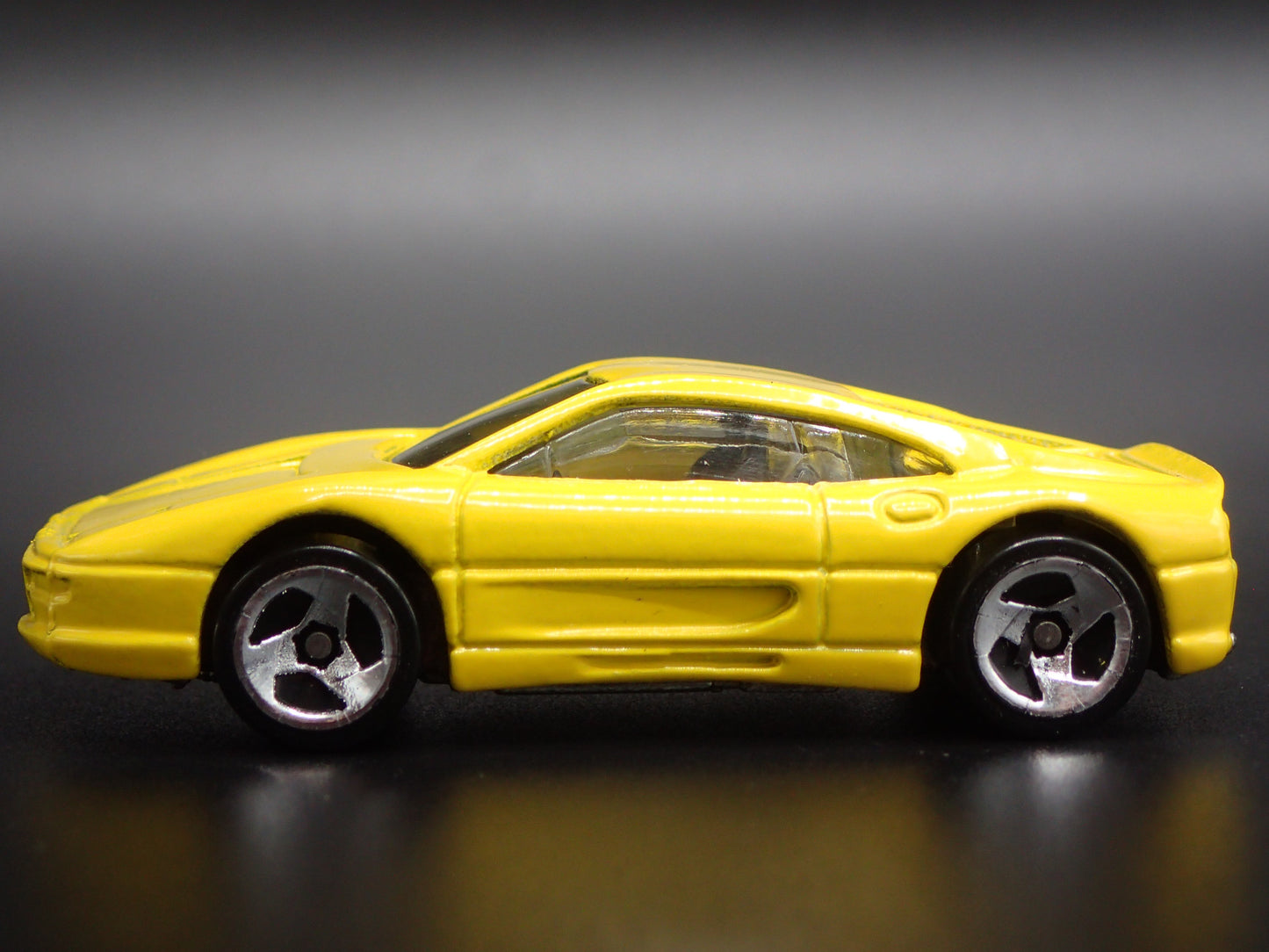 1994-1999 FERRARI 355 YELLOW 1:64 SCALE COLLECTIBLE DIORAMA DIECAST MODEL CAR