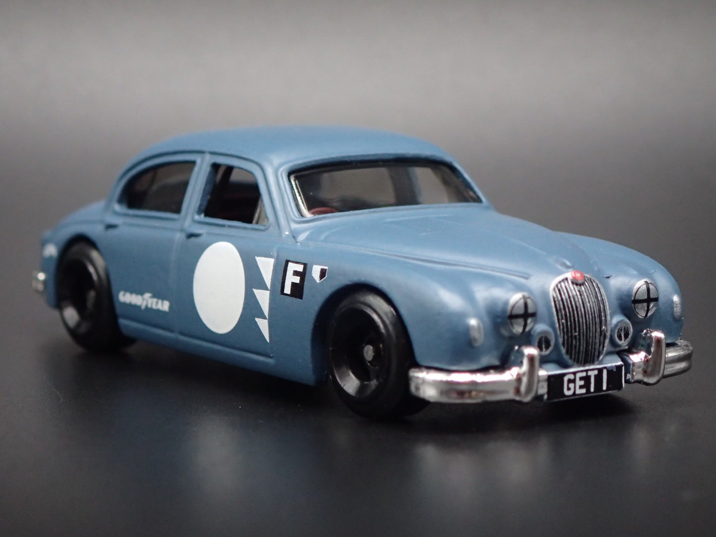 1955-1959 JAGUAR MK1 BLUE 1/64 SCALE COLLECTIBLE DIORAMA DIECAST MODEL CAR