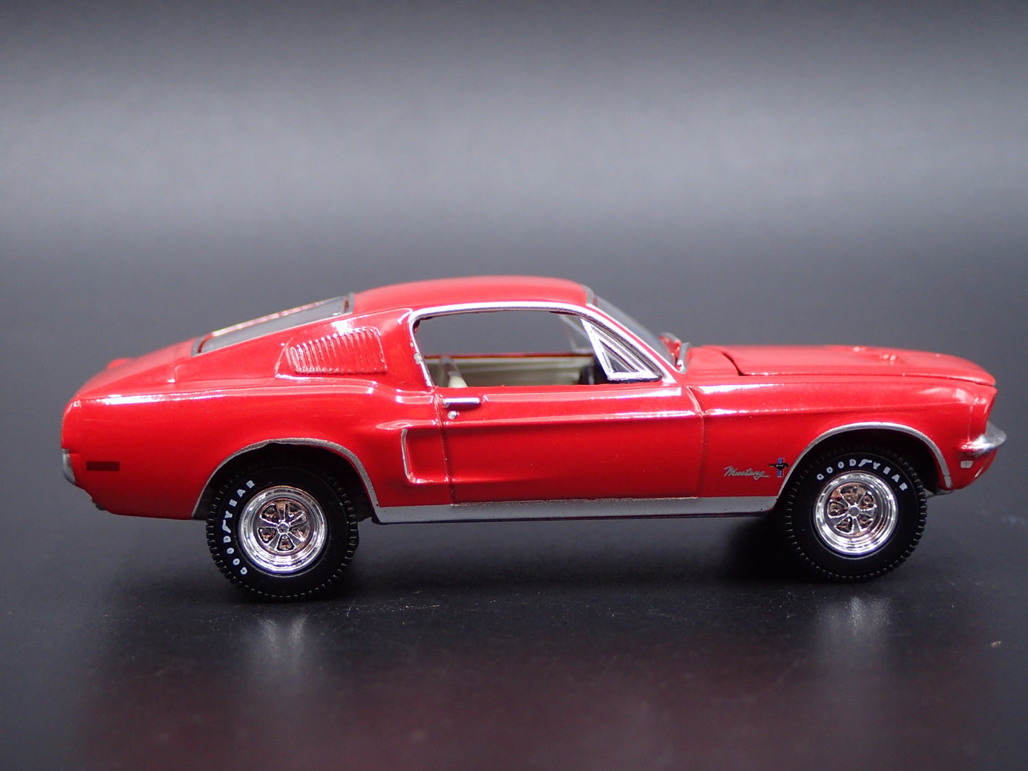 1968 68 FORD MUSTANG FASTBACK 1/64 SCALE COLLECTIBLE DIORAMA DIECAST MODEL CAR