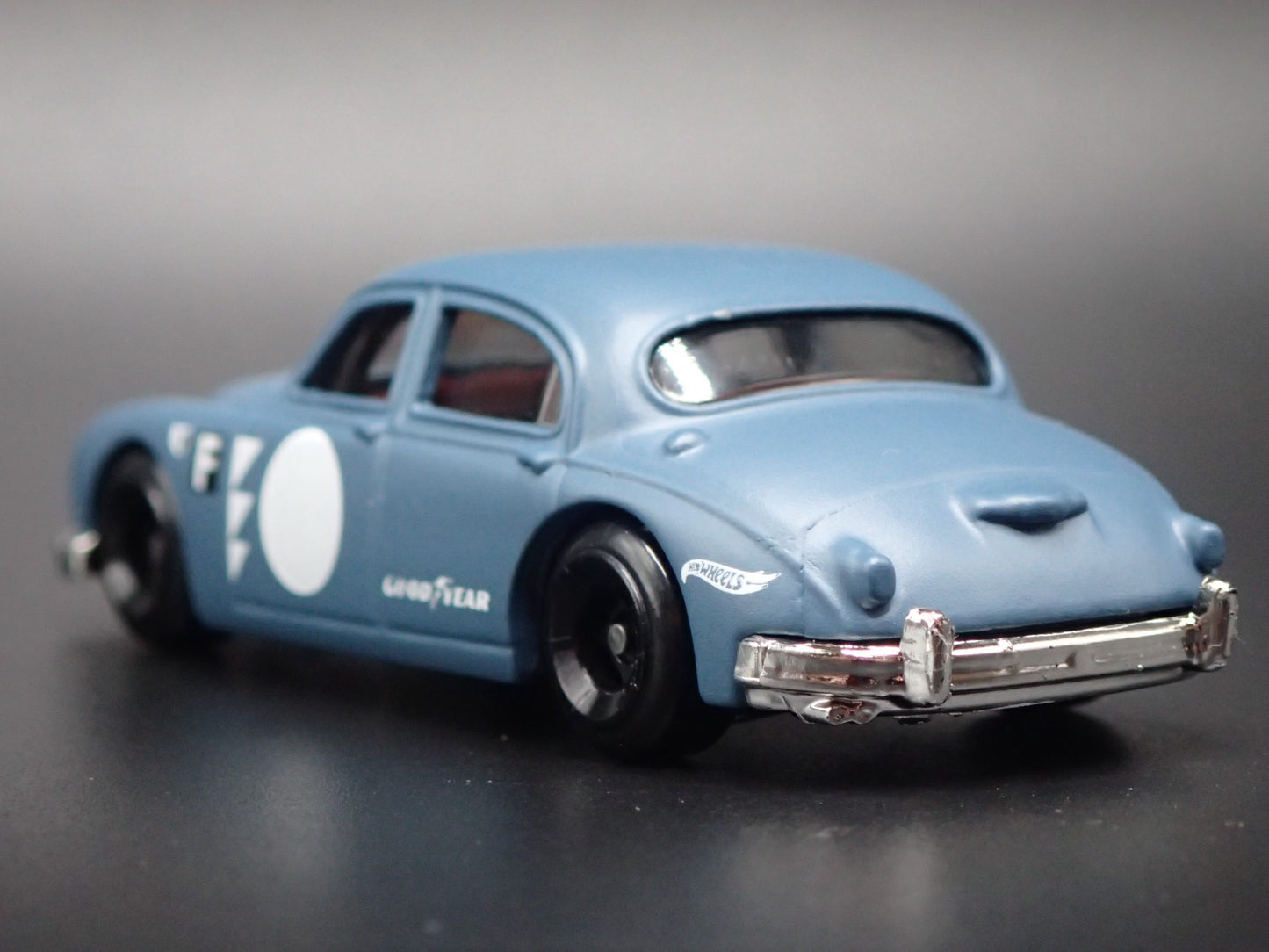 1955-1959 JAGUAR MK1 BLUE 1/64 SCALE COLLECTIBLE DIORAMA DIECAST MODEL CAR