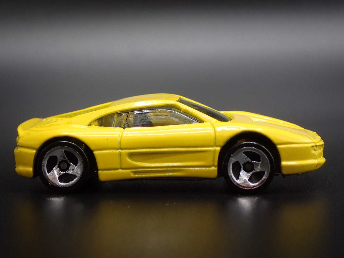 1994-1999 FERRARI 355 YELLOW 1:64 SCALE COLLECTIBLE DIORAMA DIECAST MODEL CAR