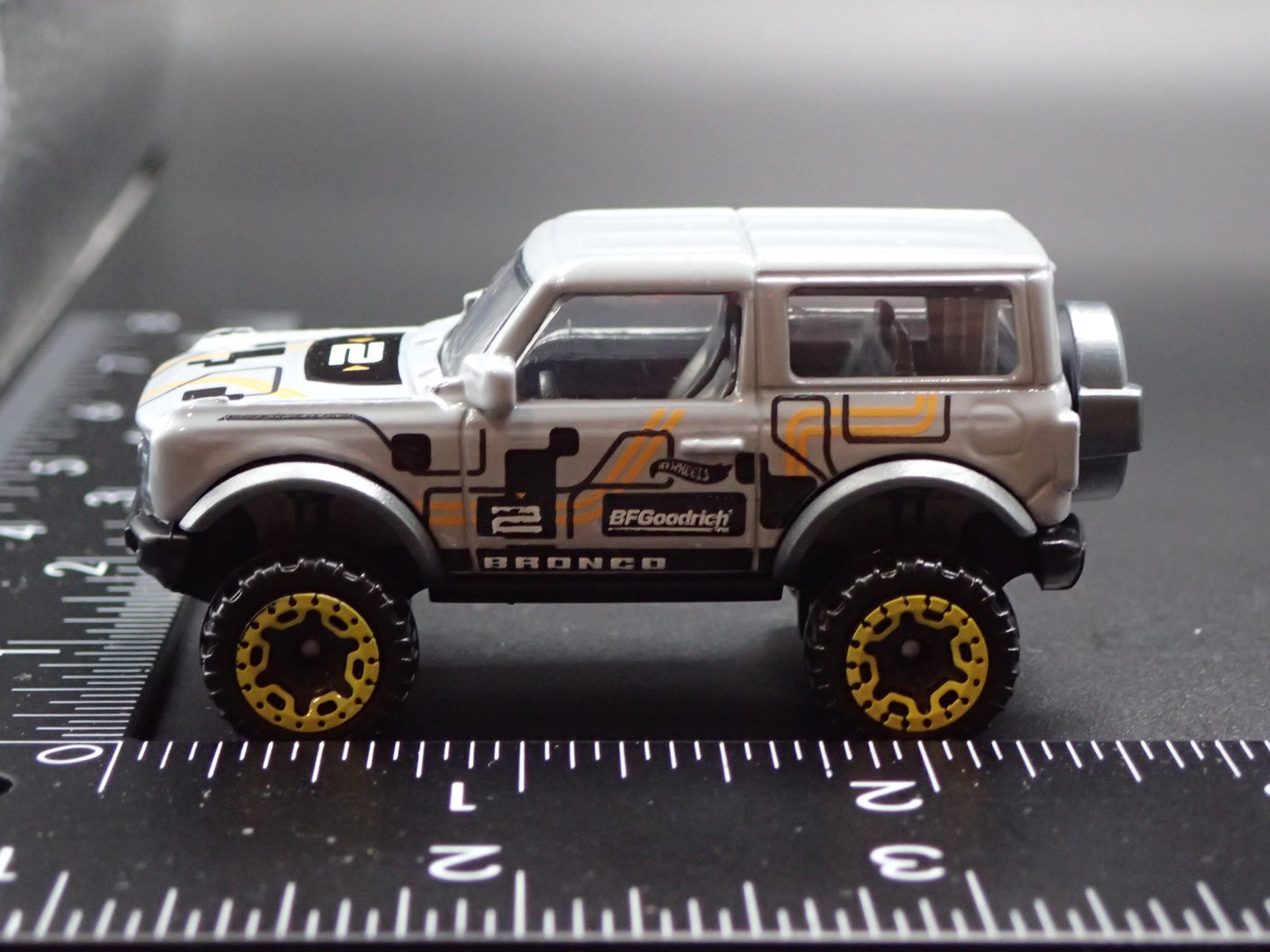 2021-2026 FORD BRONCO 2 TWO DOOR GRAY RARE 1:64 SCALE DIORAMA DIECAST MODEL CAR