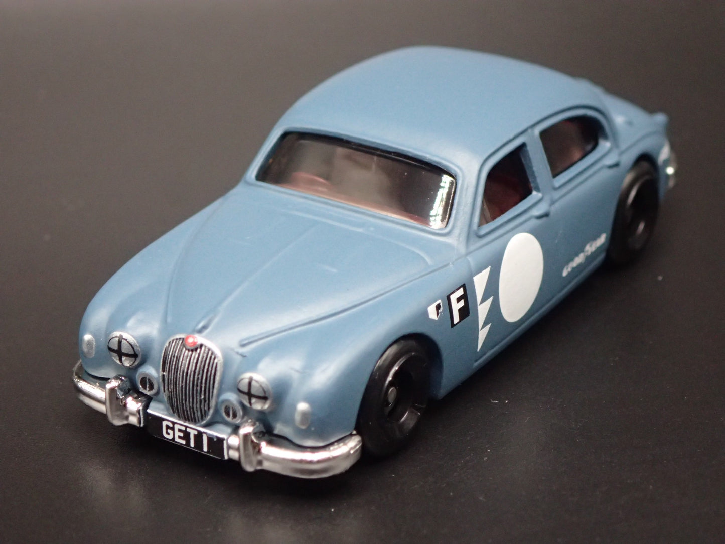 1955-1959 JAGUAR MK1 BLUE 1/64 SCALE COLLECTIBLE DIORAMA DIECAST MODEL CAR