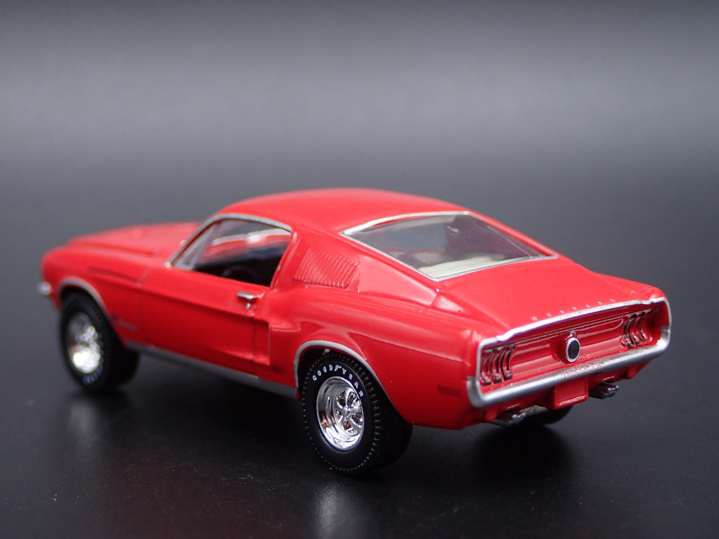 1968 68 FORD MUSTANG FASTBACK 1/64 SCALE COLLECTIBLE DIORAMA DIECAST MODEL CAR