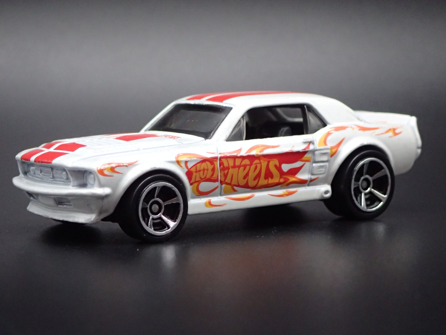 1967 67 FORD MUSTANG COUPE WHITE 1:64 SCALE COLLECTIBLE DIECAST MODEL CAR