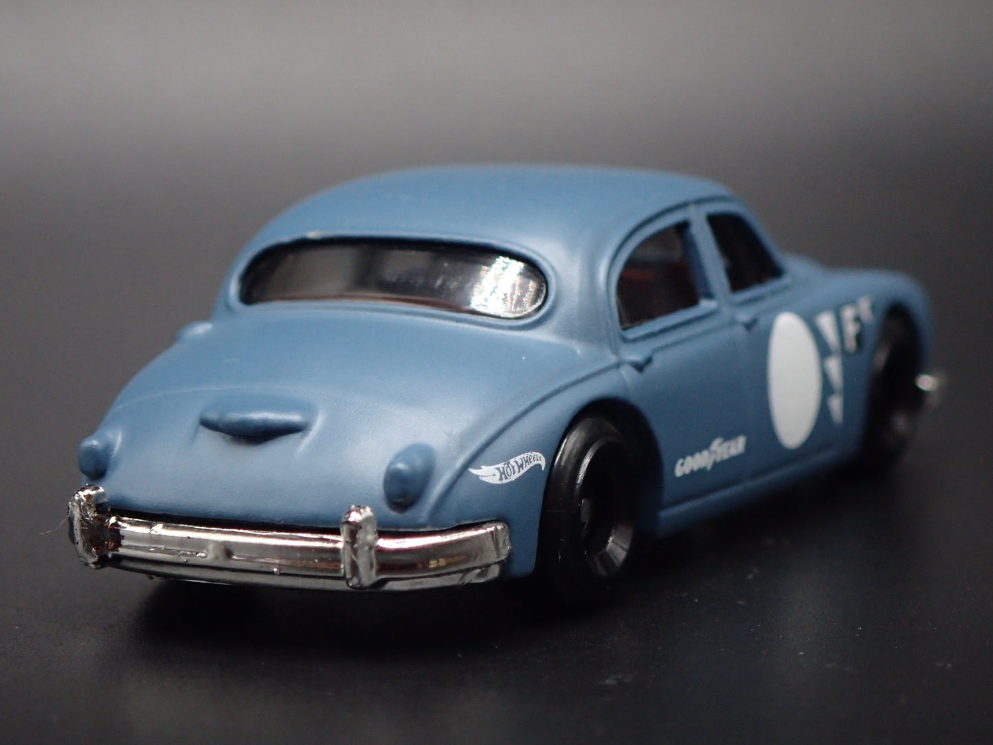 1955-1959 JAGUAR MK1 BLUE 1/64 SCALE COLLECTIBLE DIORAMA DIECAST MODEL CAR