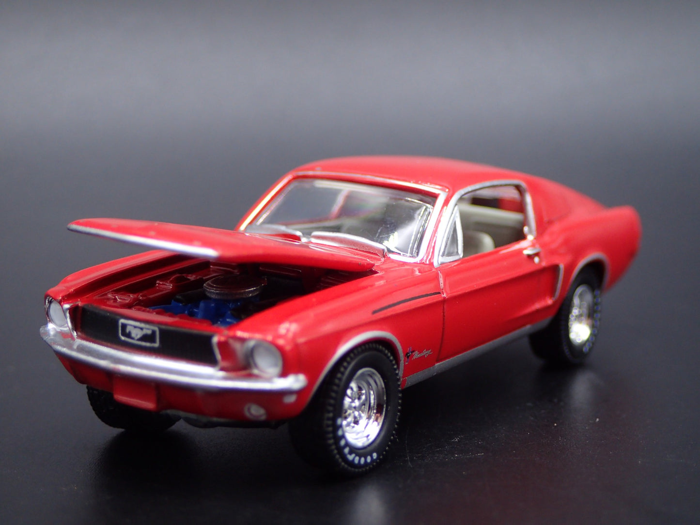 1968 68 FORD MUSTANG FASTBACK 1/64 SCALE COLLECTIBLE DIORAMA DIECAST MODEL CAR