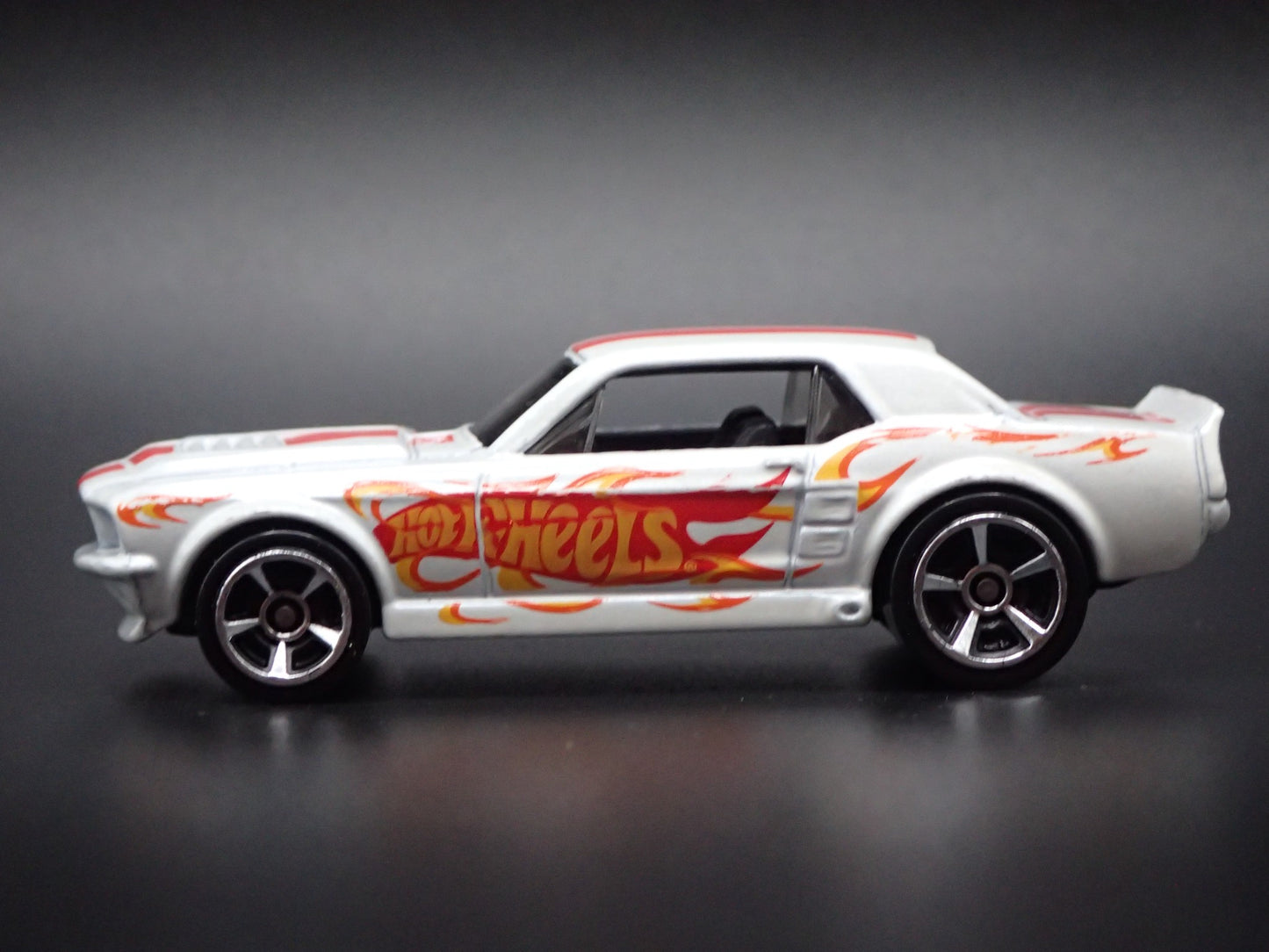 1967 67 FORD MUSTANG COUPE WHITE 1:64 SCALE COLLECTIBLE DIECAST MODEL CAR