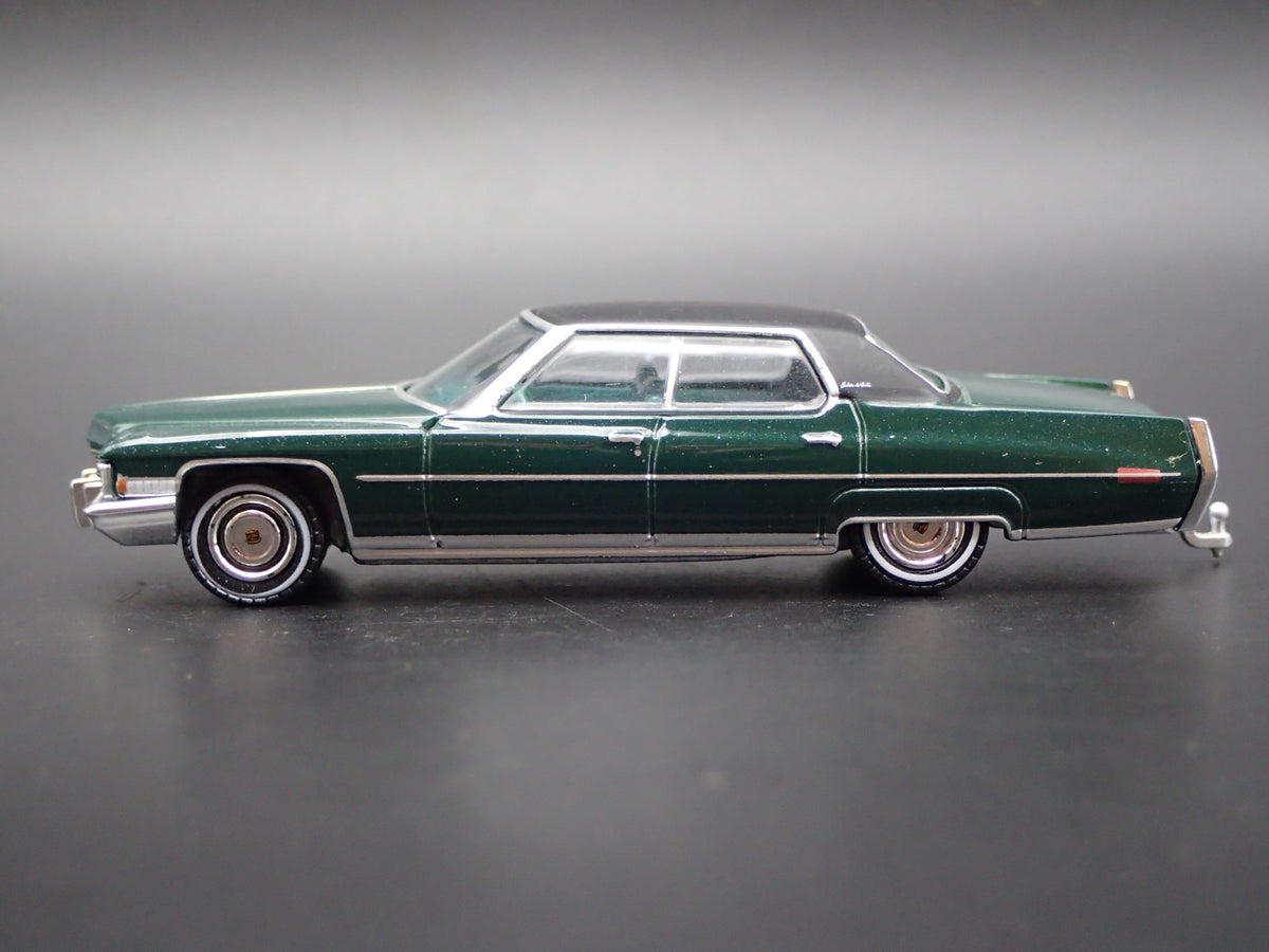 1972 72 CADILLAC CADDY SEDAN DEVILLE HITCH 1:64 SCALE DIORAMA DIECAST MODEL CAR-Burning Rubber Toy Company