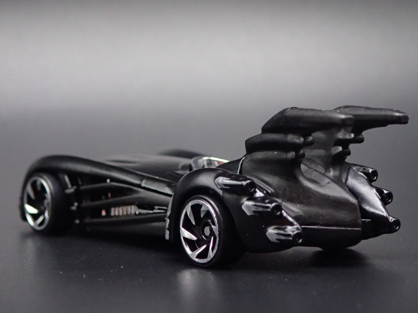 BATMAN & ROBIN BATMOBILE BLACK 1:64 SCALE COLLECTIBLE DIORAMA DIECAST MODEL CAR