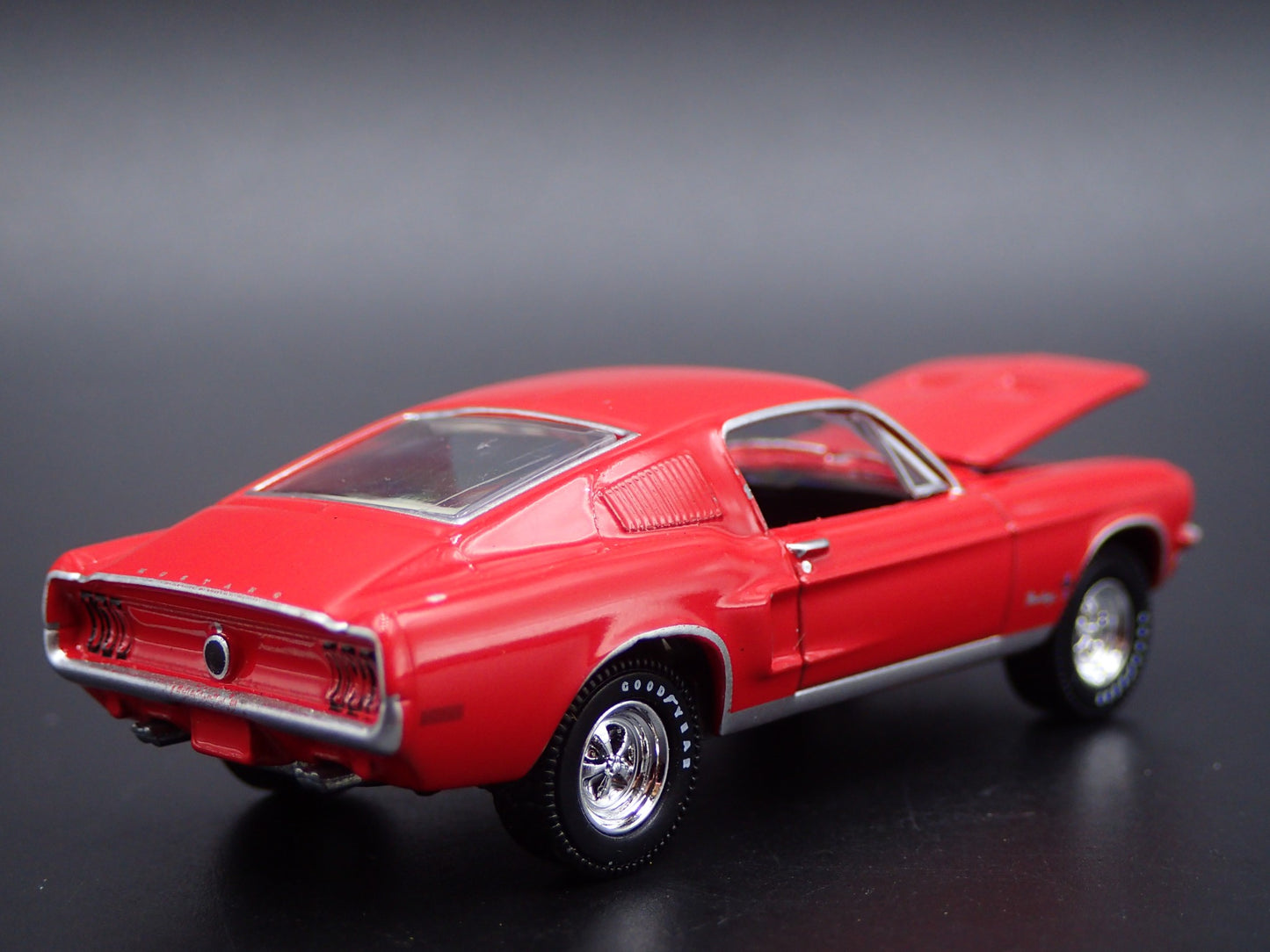 1968 68 FORD MUSTANG FASTBACK 1/64 SCALE COLLECTIBLE DIORAMA DIECAST MODEL CAR
