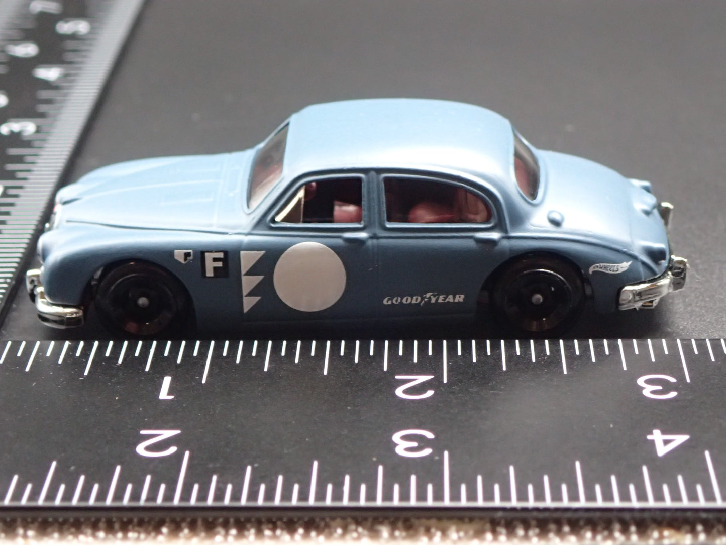 1955-1959 JAGUAR MK1 BLUE 1/64 SCALE COLLECTIBLE DIORAMA DIECAST MODEL CAR