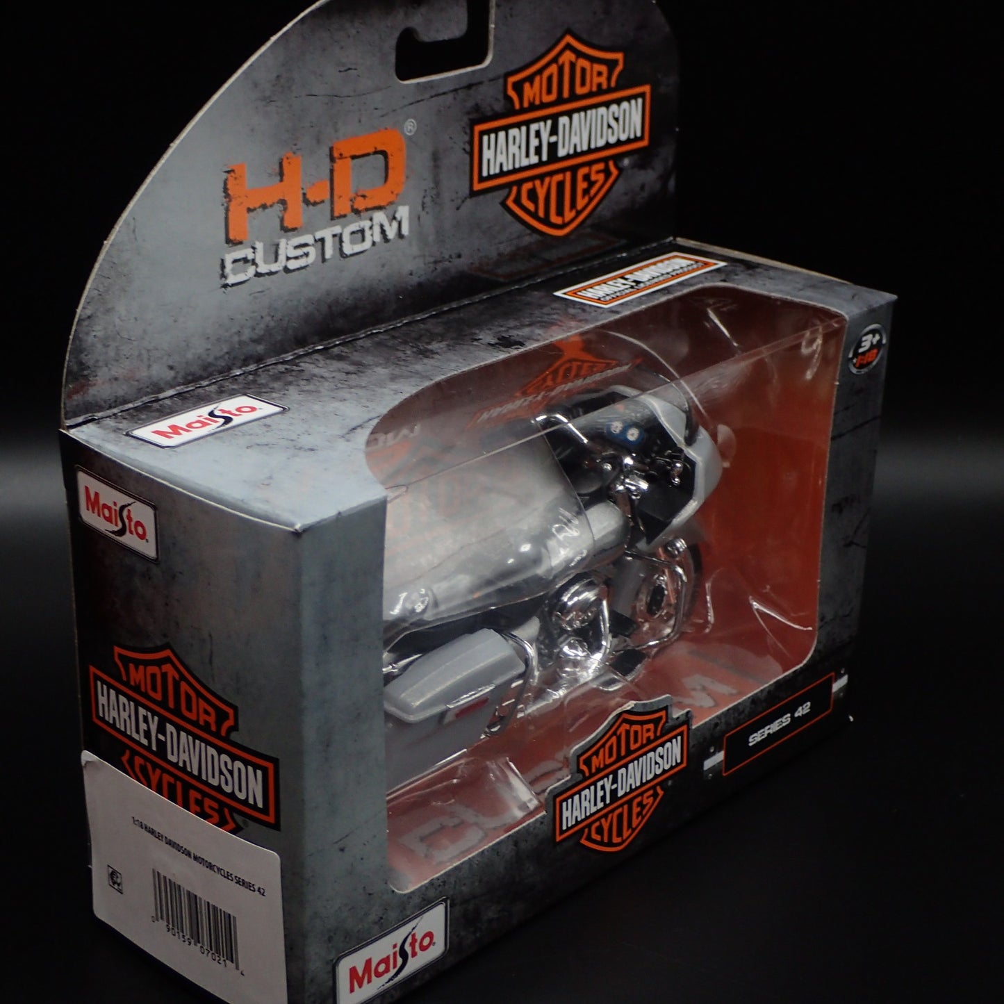 2002 02 FLTR ROAD GLIDE HARLEY DAVIDSON MOTORCYCLE MAISTO SERIES 42 1/18 MODEL