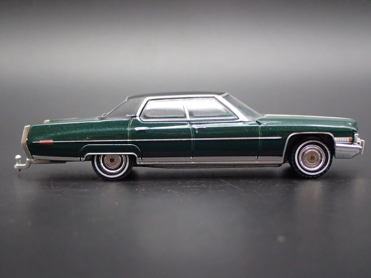 1972 72 CADILLAC CADDY SEDAN DEVILLE HITCH 1:64 SCALE DIORAMA DIECAST MODEL CAR-Burning Rubber Toy Company