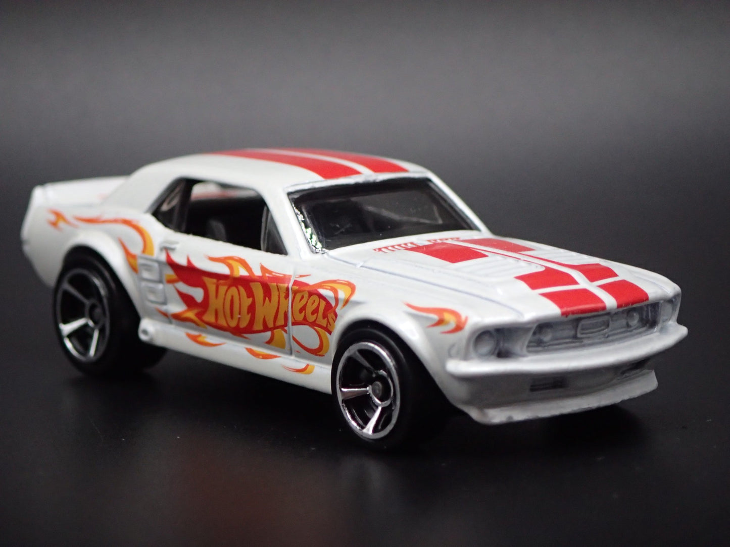 1967 67 FORD MUSTANG COUPE WHITE 1:64 SCALE COLLECTIBLE DIECAST MODEL CAR