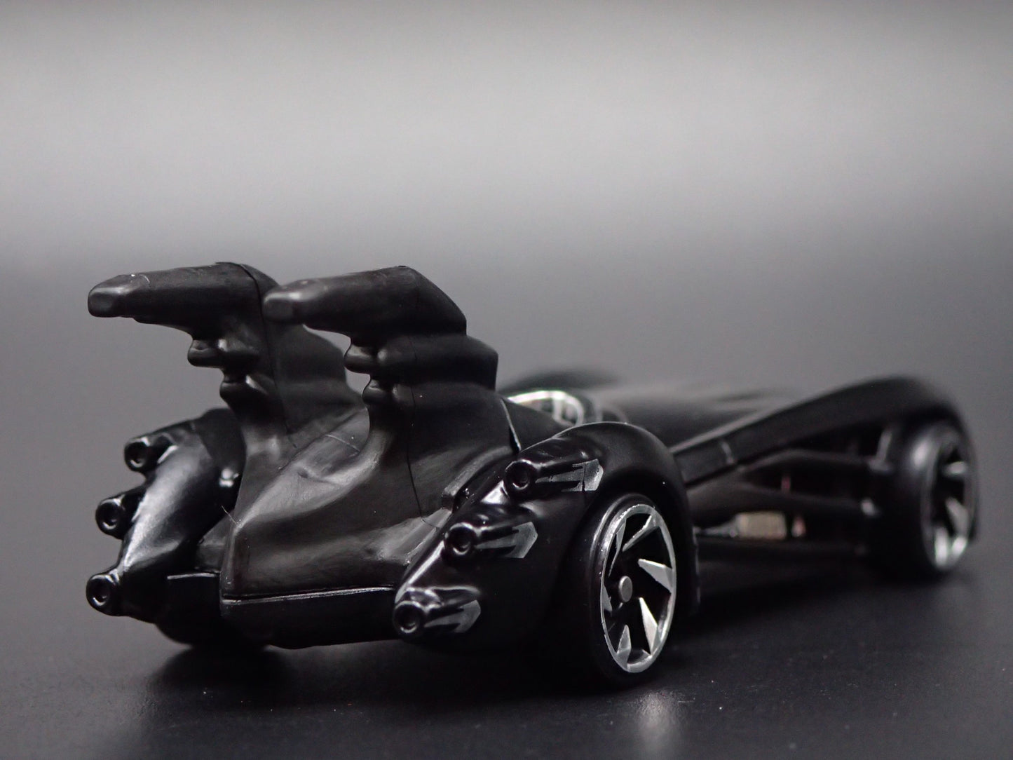 BATMAN & ROBIN BATMOBILE BLACK 1:64 SCALE COLLECTIBLE DIORAMA DIECAST MODEL CAR