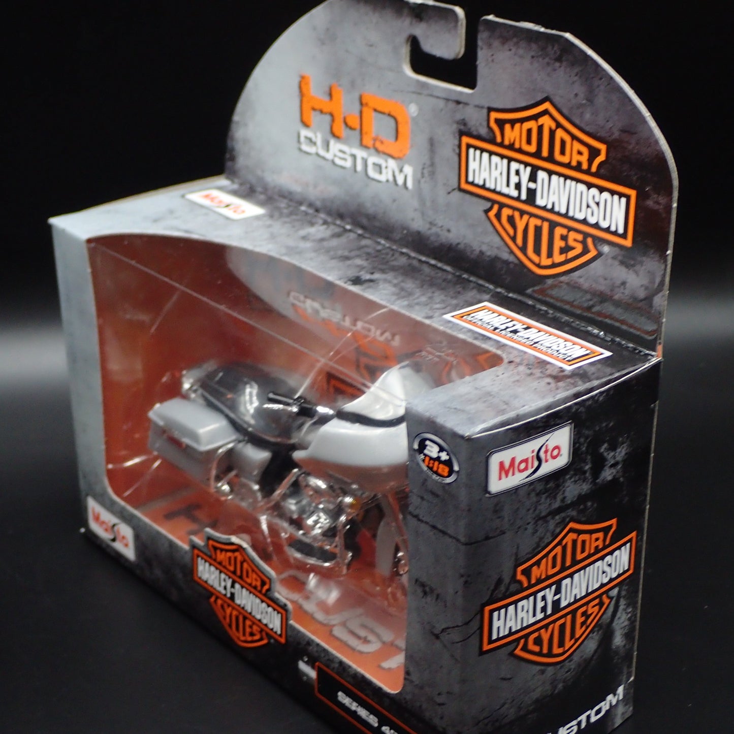 2002 02 FLTR ROAD GLIDE HARLEY DAVIDSON MOTORCYCLE MAISTO SERIES 42 1/18 MODEL