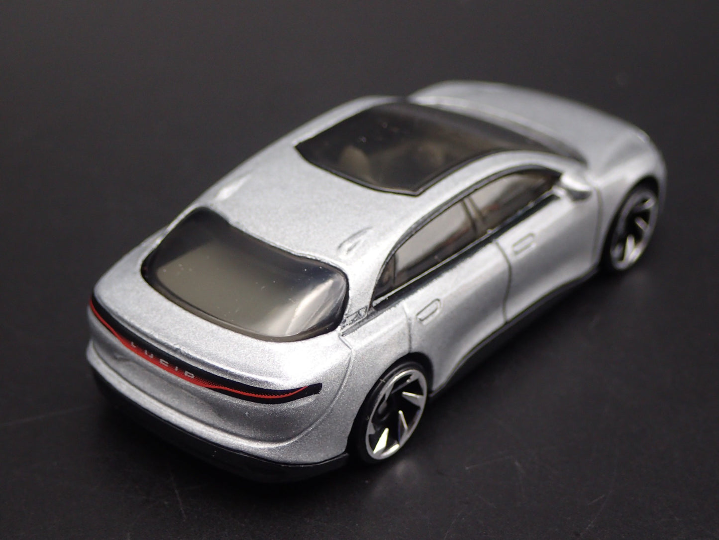 2022-2025 LUCID AIR ELECTRIC VEHICLE SILVER 1:64 SCALE DIORAMA DIECAST MODEL CAR
