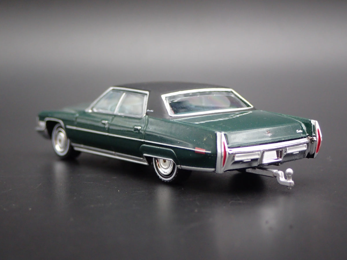1972 72 CADILLAC CADDY SEDAN DEVILLE HITCH 1:64 SCALE DIORAMA DIECAST MODEL CAR-Burning Rubber Toy Company