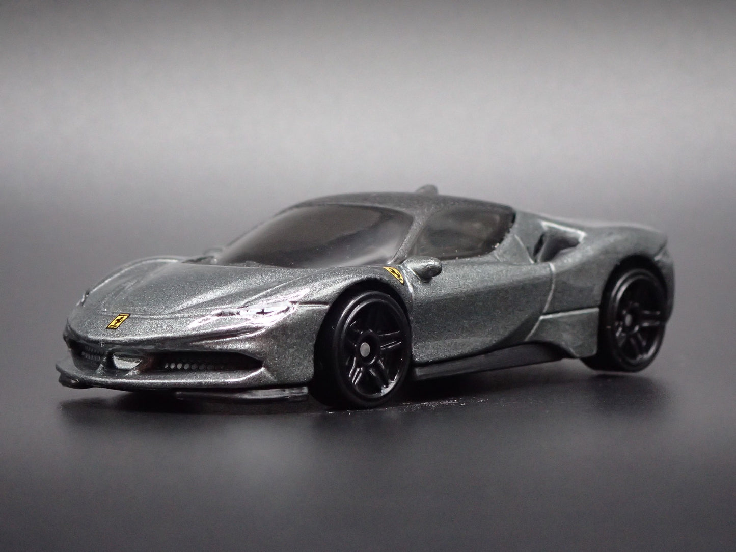 2020-2026 FERRARI SF90 STRADALE 1:64 SCALE COLLECTIBLE DIORAMA DIECAST MODEL CAR