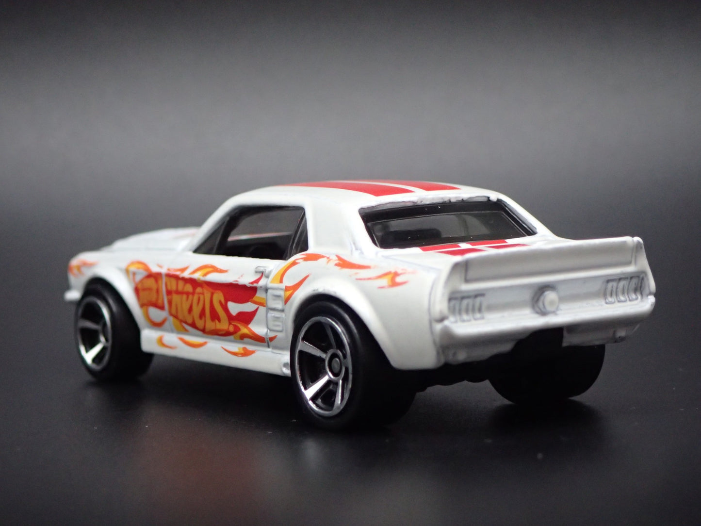 1967 67 FORD MUSTANG COUPE WHITE 1:64 SCALE COLLECTIBLE DIECAST MODEL CAR
