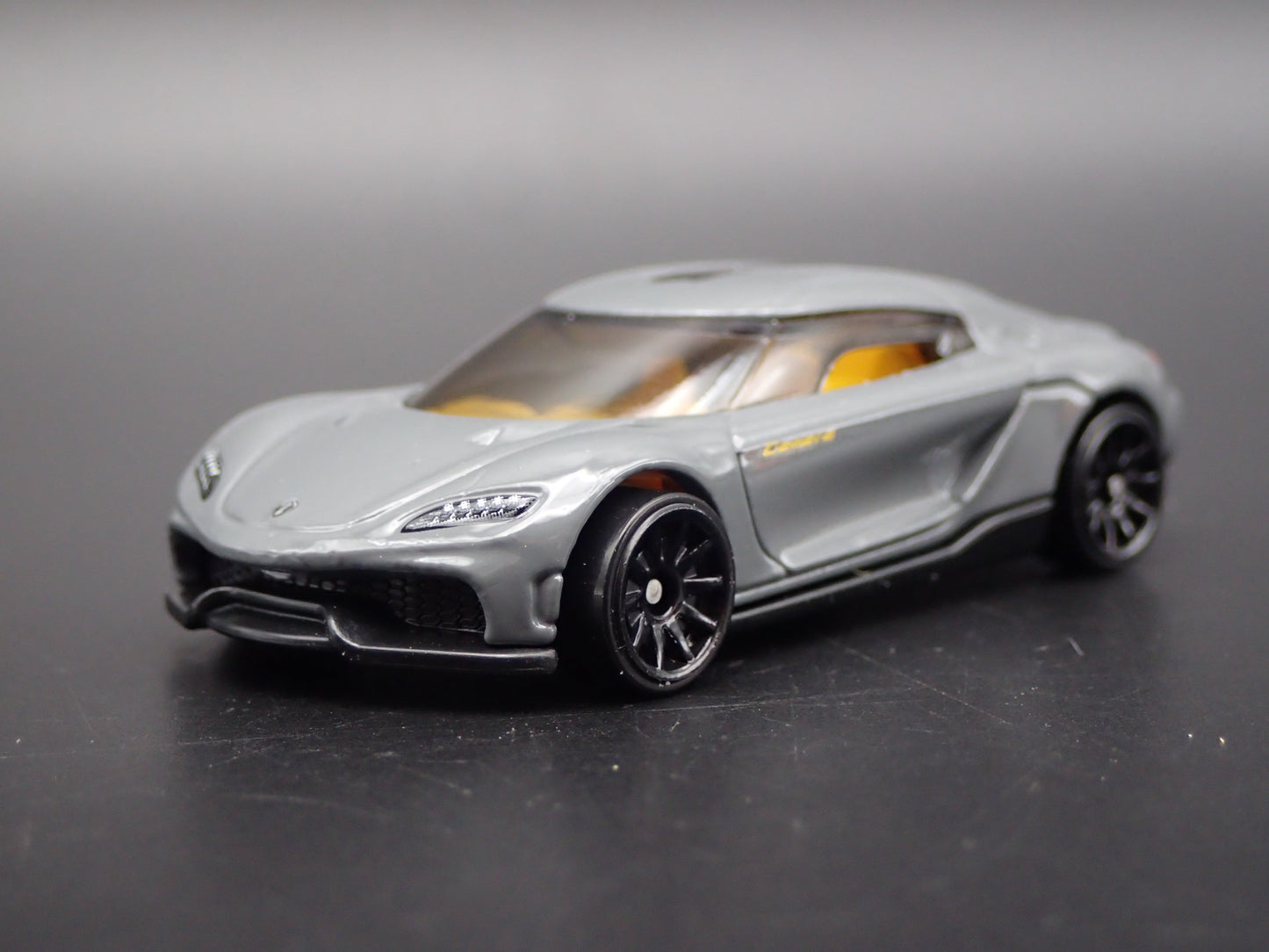 2024-2025 KOENIGSEGG GEMERA SUPER CAR GRAY 1:64 SCALE DIORAMA DIECAST MODEL CAR