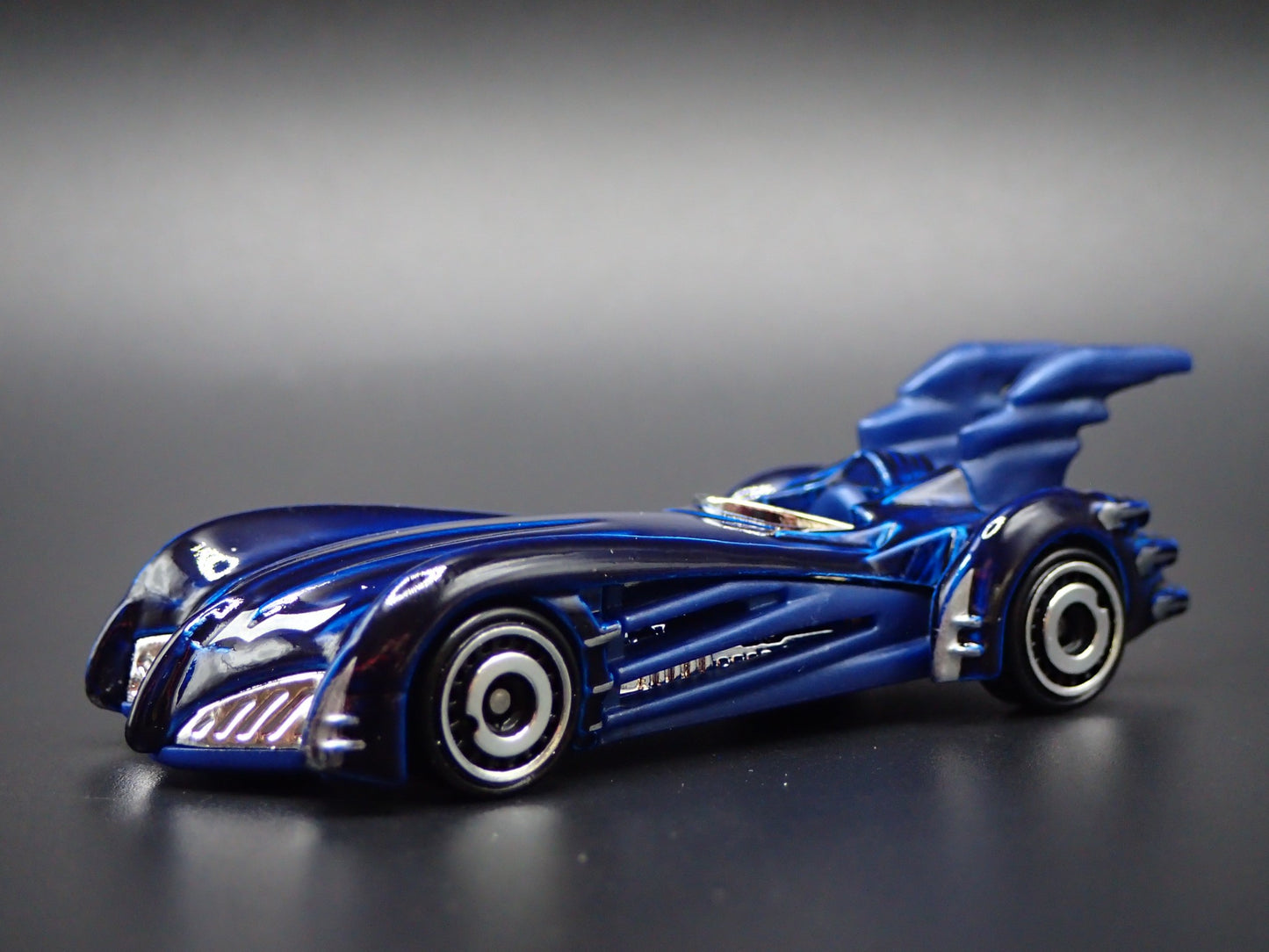 BATMAN & ROBIN BATMOBILE BLUE 1:64 SCALE COLLECTIBLE DIORAMA DIECAST MODEL CAR