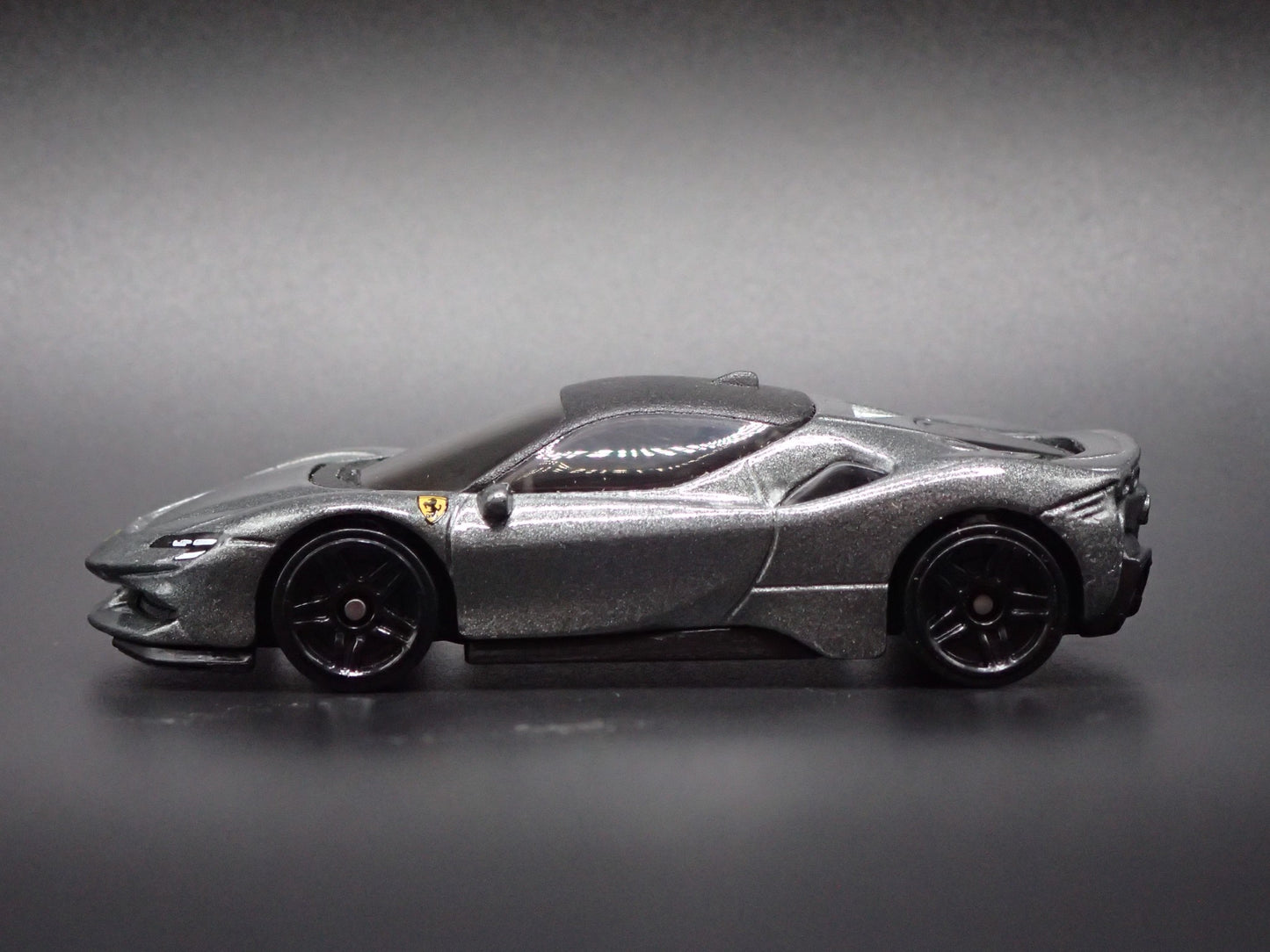 2020-2026 FERRARI SF90 STRADALE 1:64 SCALE COLLECTIBLE DIORAMA DIECAST MODEL CAR