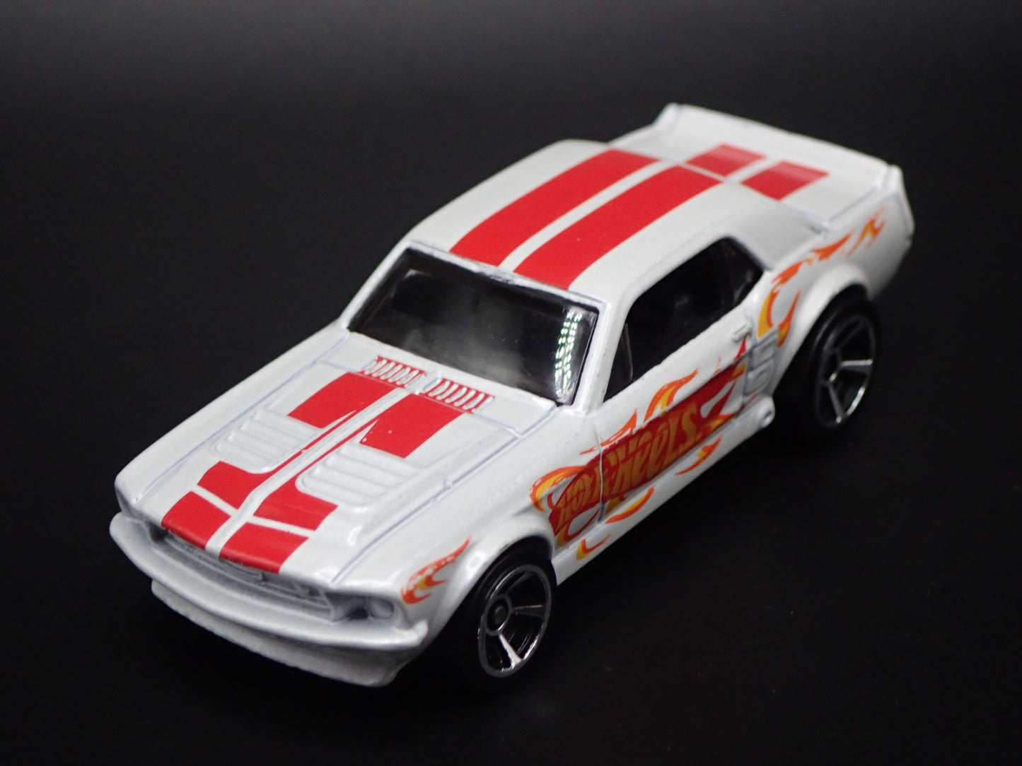 1967 67 FORD MUSTANG COUPE WHITE 1:64 SCALE COLLECTIBLE DIECAST MODEL CAR