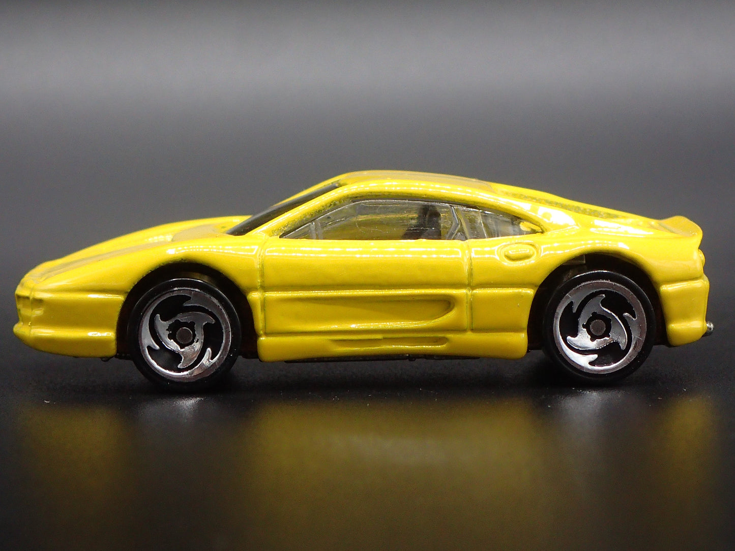 1994-1999 FERRARI 355 YELLOW 1:64 SCALE COLLECTIBLE DIORAMA DIECAST MODEL CAR
