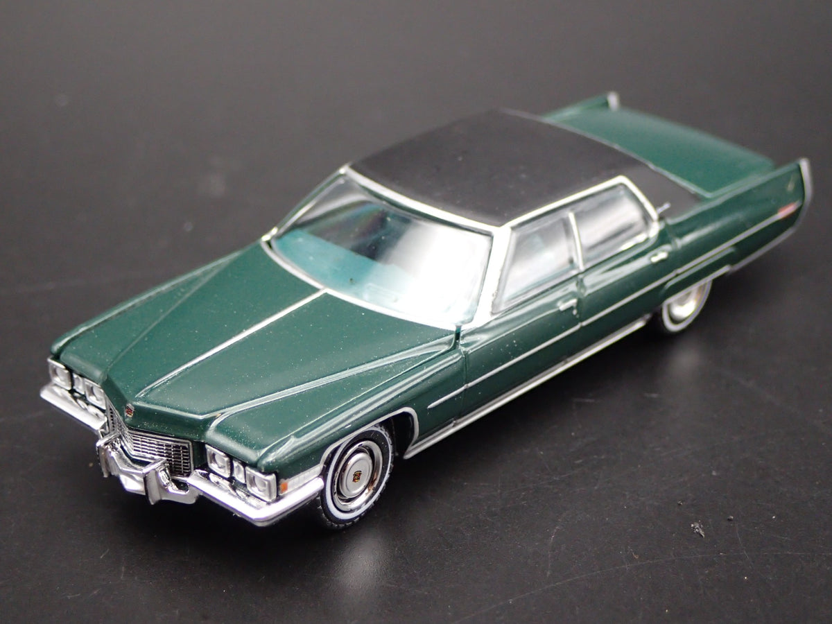 1972 72 CADILLAC CADDY SEDAN DEVILLE HITCH 1:64 SCALE DIORAMA DIECAST MODEL CAR-Burning Rubber Toy Company