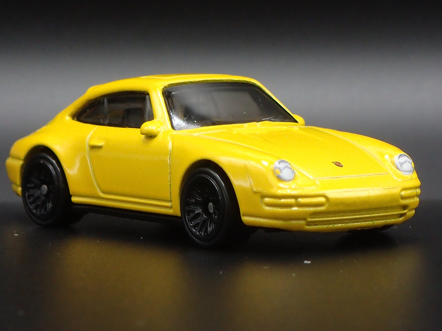 1994-1998 PORSCHE 911 CARRERA 993 YELLOW 1:64 SCALE DIORAMA DIECAST MODEL CAR