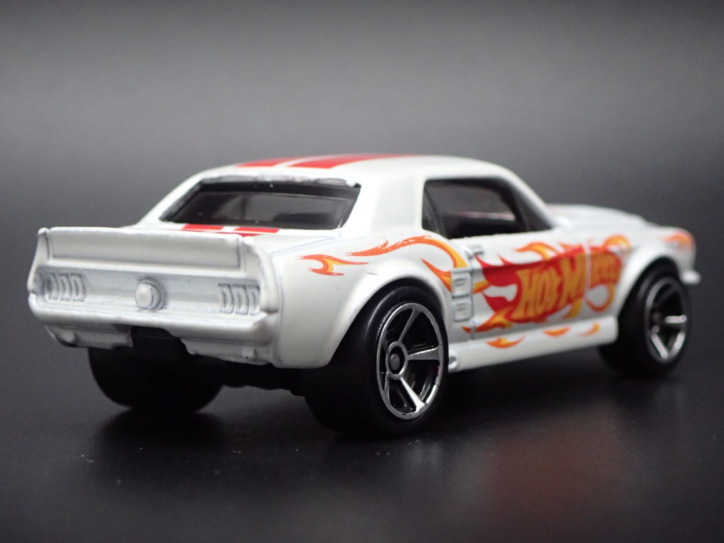 1967 67 FORD MUSTANG COUPE WHITE 1:64 SCALE COLLECTIBLE DIECAST MODEL CAR