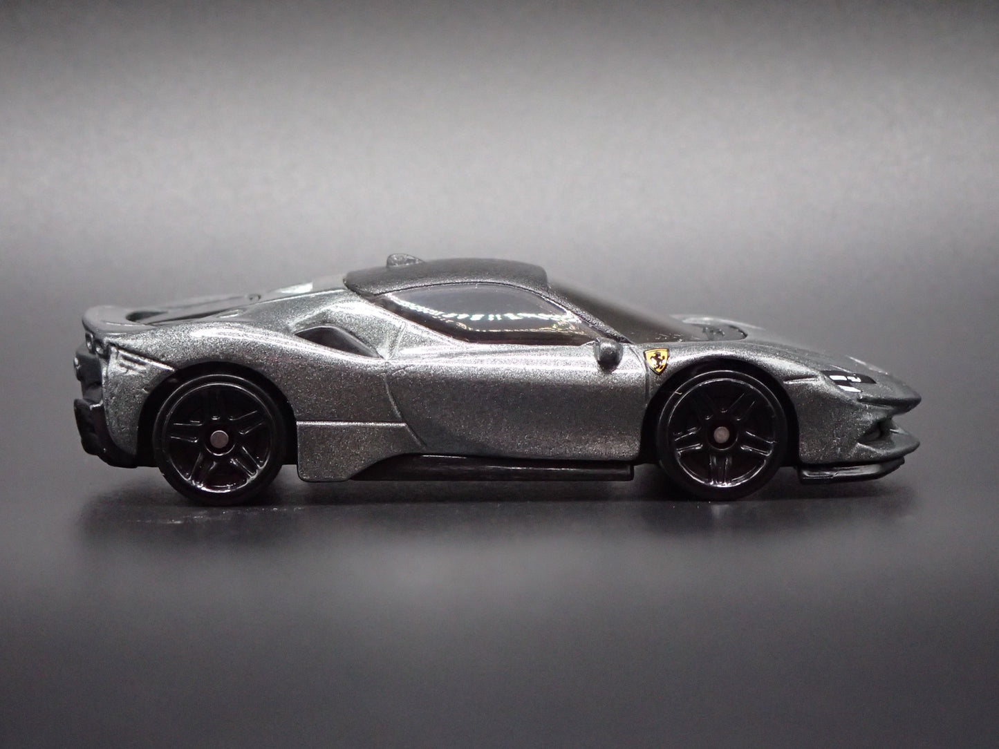 2020-2026 FERRARI SF90 STRADALE 1:64 SCALE COLLECTIBLE DIORAMA DIECAST MODEL CAR