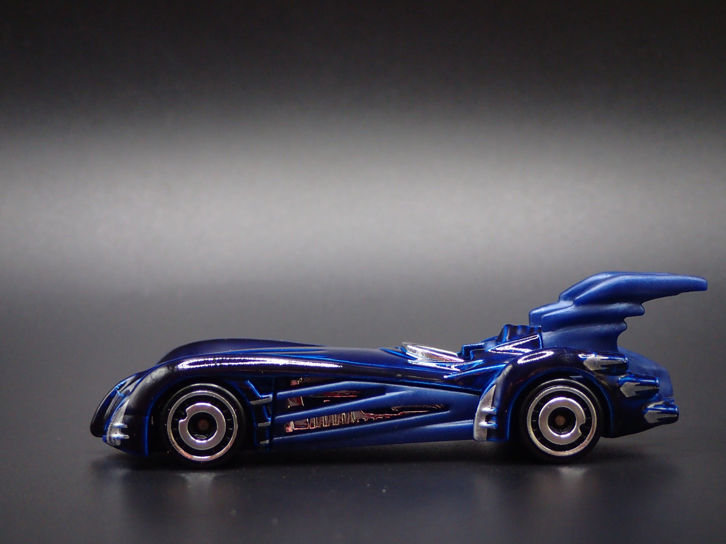 BATMAN & ROBIN BATMOBILE BLUE 1:64 SCALE COLLECTIBLE DIORAMA DIECAST MODEL CAR