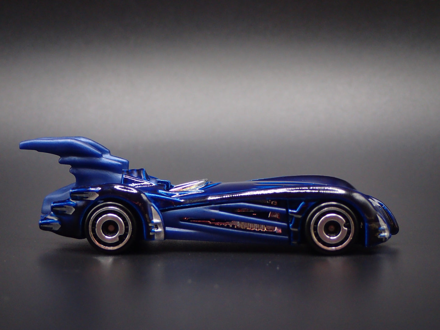 BATMAN & ROBIN BATMOBILE BLUE 1:64 SCALE COLLECTIBLE DIORAMA DIECAST MODEL CAR