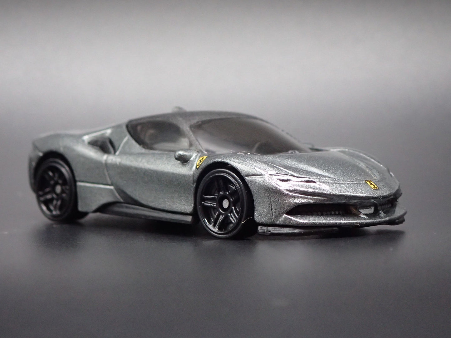 2020-2026 FERRARI SF90 STRADALE 1:64 SCALE COLLECTIBLE DIORAMA DIECAST MODEL CAR