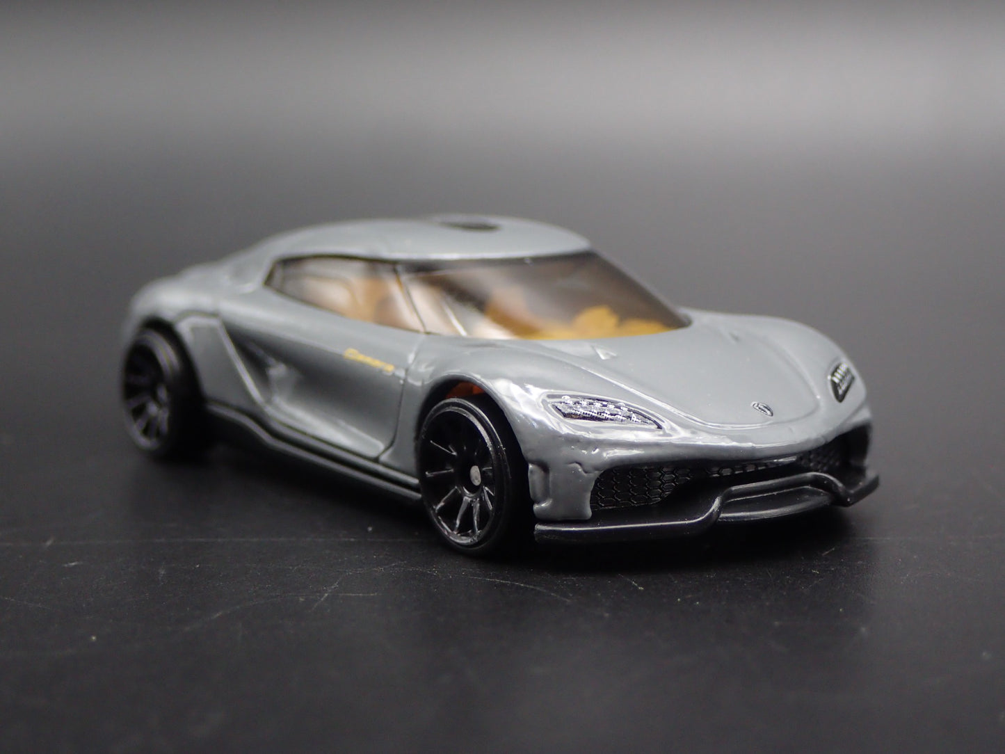 2024-2025 KOENIGSEGG GEMERA SUPER CAR GRAY 1:64 SCALE DIORAMA DIECAST MODEL CAR