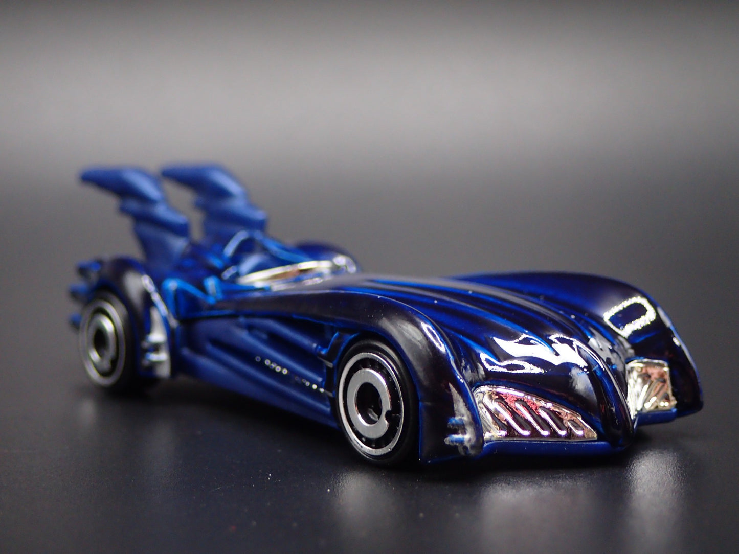 BATMAN & ROBIN BATMOBILE BLUE 1:64 SCALE COLLECTIBLE DIORAMA DIECAST MODEL CAR