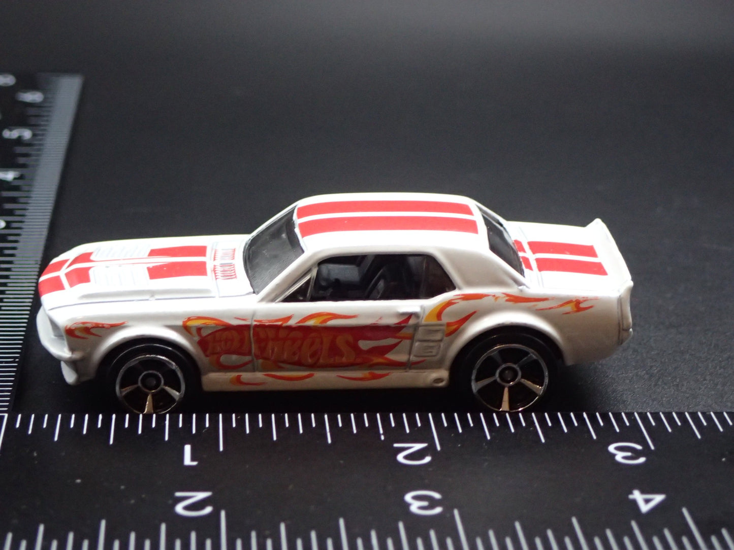 1967 67 FORD MUSTANG COUPE WHITE 1:64 SCALE COLLECTIBLE DIECAST MODEL CAR
