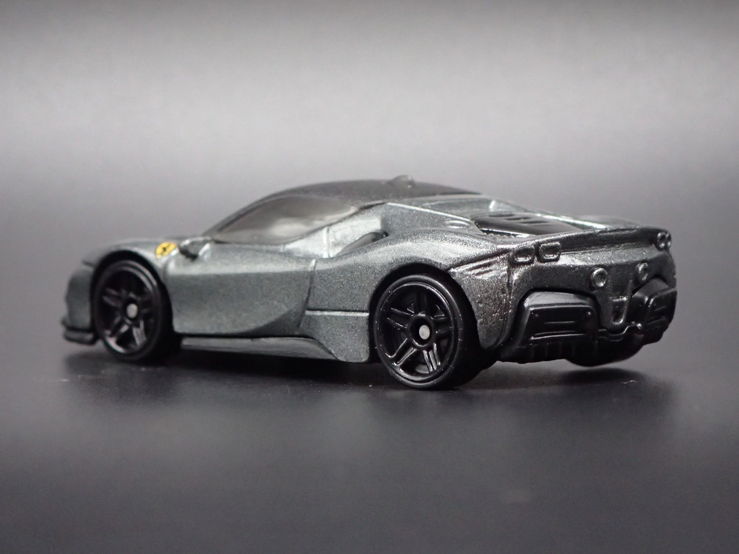 2020-2026 FERRARI SF90 STRADALE 1:64 SCALE COLLECTIBLE DIORAMA DIECAST MODEL CAR
