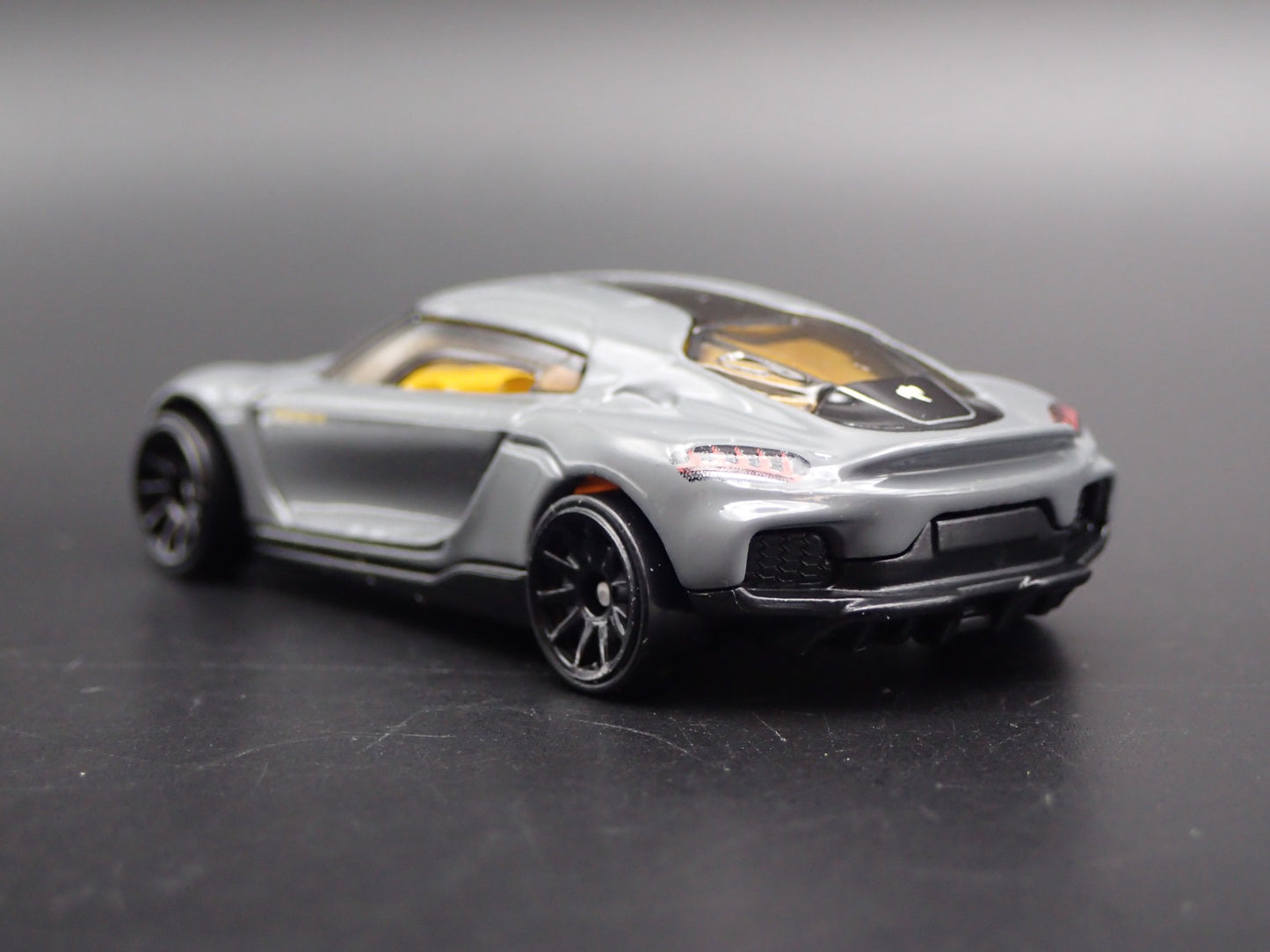 2024-2025 KOENIGSEGG GEMERA SUPER CAR GRAY 1:64 SCALE DIORAMA DIECAST MODEL CAR