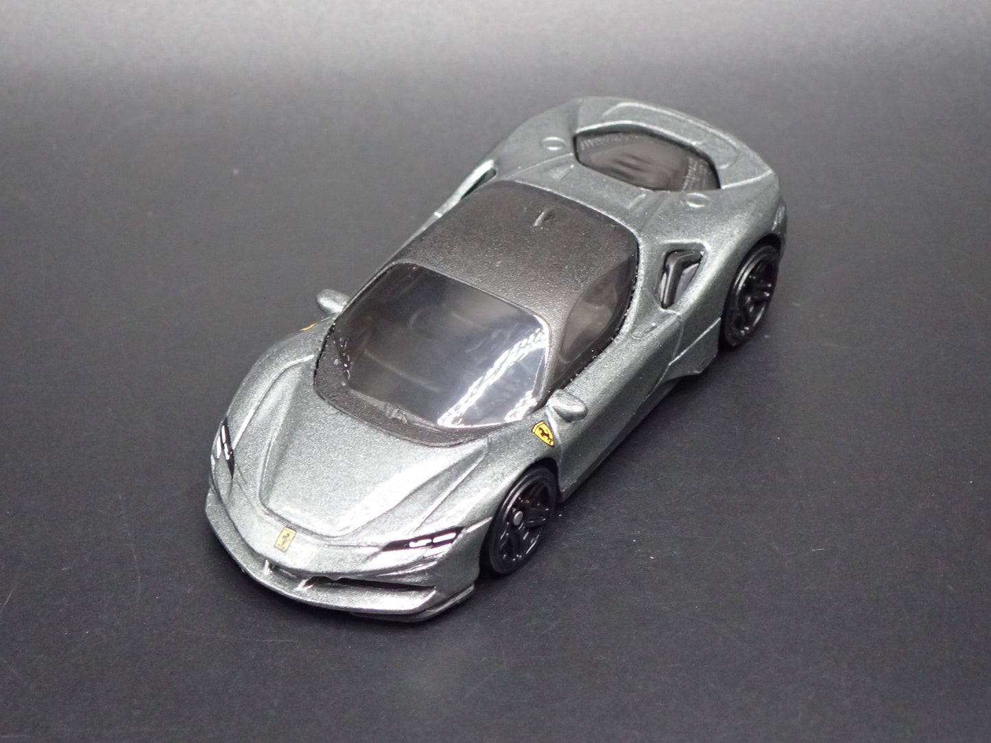 2020-2026 FERRARI SF90 STRADALE 1:64 SCALE COLLECTIBLE DIORAMA DIECAST MODEL CAR