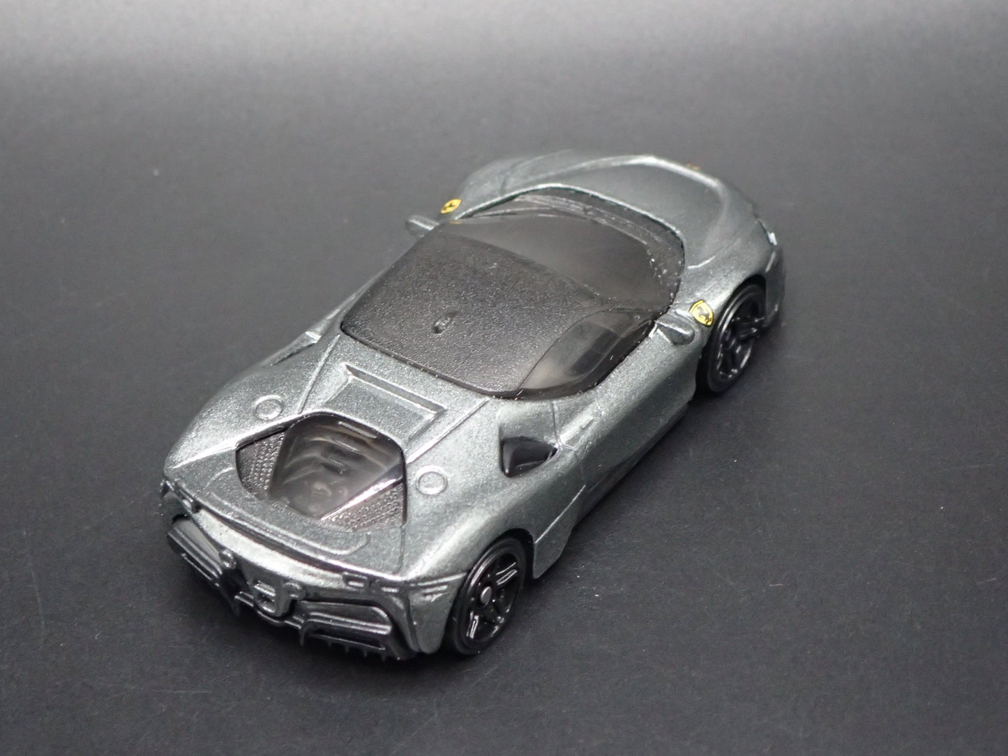 2020-2026 FERRARI SF90 STRADALE 1:64 SCALE COLLECTIBLE DIORAMA DIECAST MODEL CAR