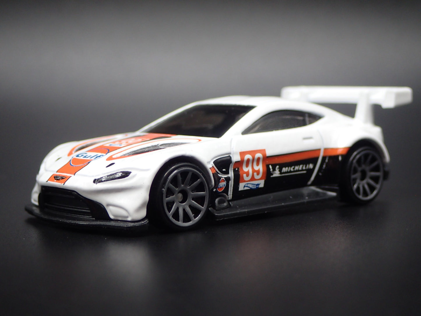 ASTON MARTIN VANTAGE GT3 RACING RACE TEAM 1/64 SCALE DIORAMA DIECAST MODEL CAR