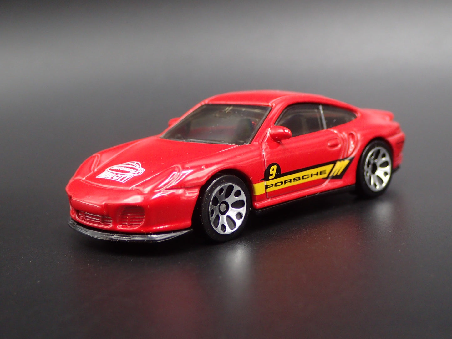 1998-2005 PORSCHE 911 CARRERA 4S 996 RED 1:64 SCALE DIORAMA DIECAST MODEL CAR