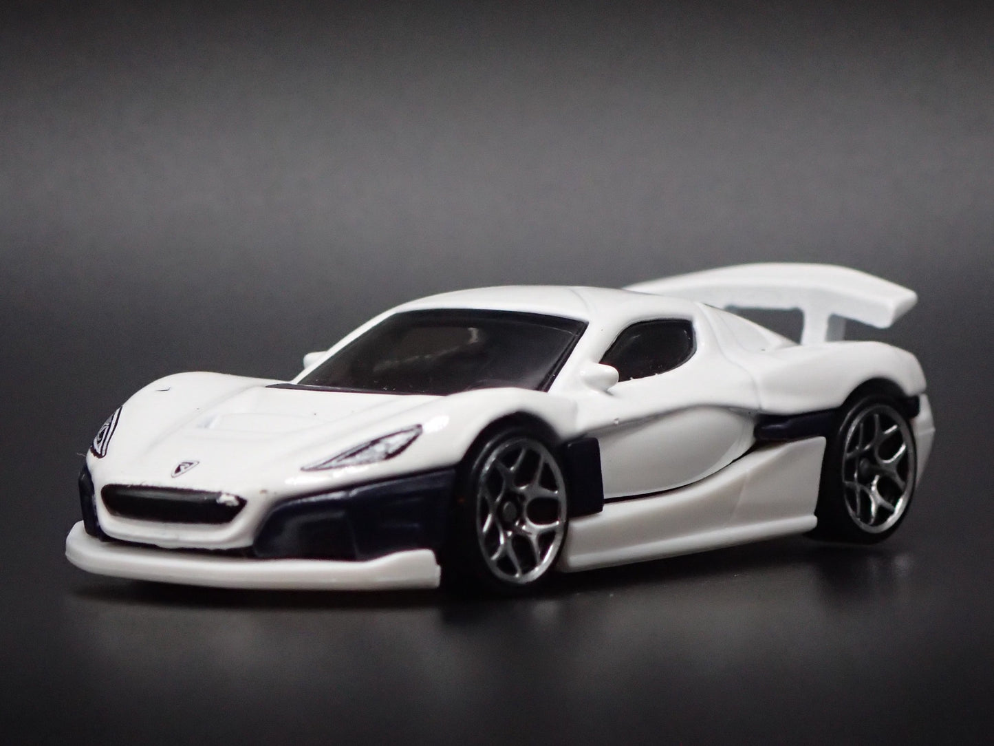 2021-2025 RIMAC NEVERA SUPER CAR WHITE 1/64 SCALE DIORAMA DIECAST MODEL CAR
